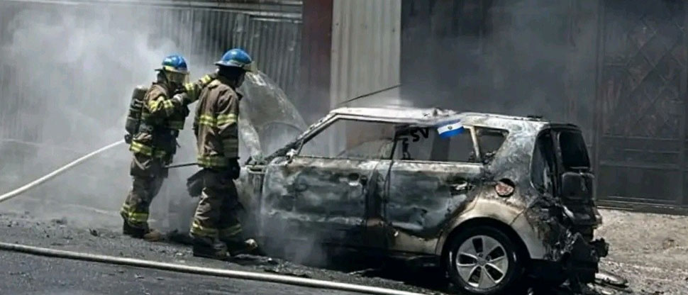 Kia Soul termina reducido a cenizas tras incendiarse en San Salvador