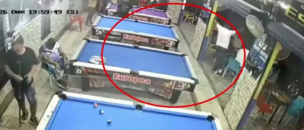 Colombia : cámara capta momento cuando sicario falla en pleno ataque dentro de un billar