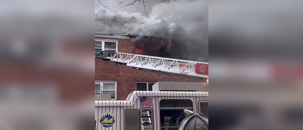 Tres fallecidos, entre ellas un niño, tras incendio en edificio residencial en Nueva York