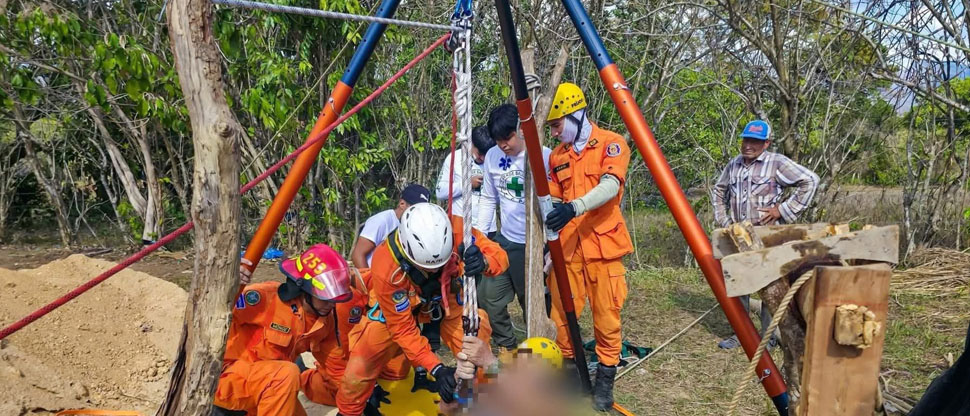 Rescatan a hombre que cayó al un pozo de 12 metros de profundidad en Chalatenango