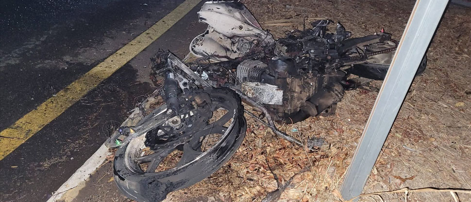 Hombre vive momentos de angustia al ver su motocicleta incendiándose en Usulután