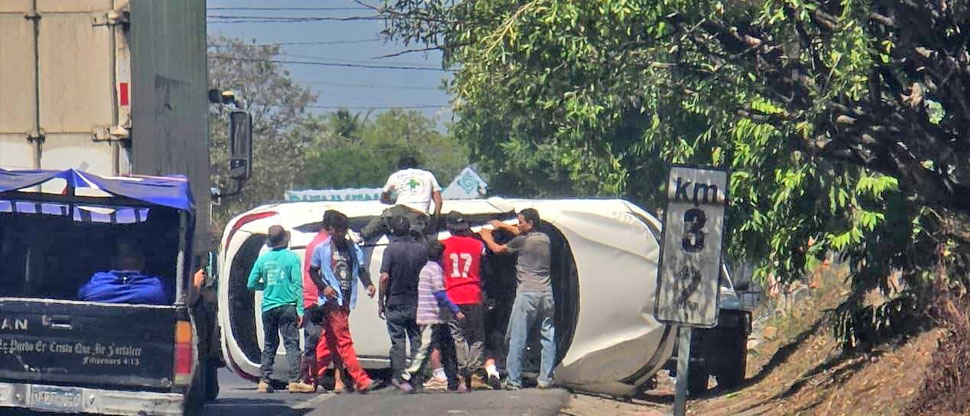 Reportan aparatoso accidente en carretera Troncal del Norte