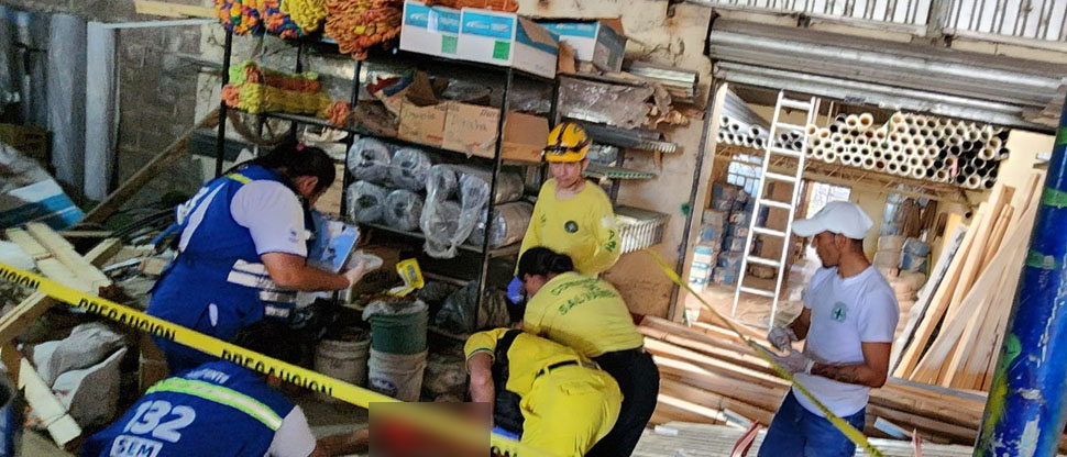 Joven fallece atrapado bajo pesado embalaje de láminas en ferretería de Chalatenango