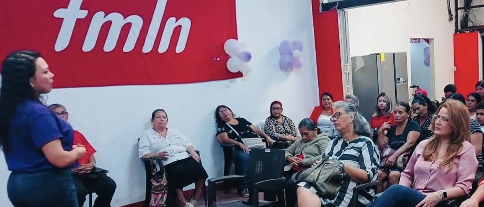 Simpatizantes del FMLN muestran falta de motivación al dormirse en plena exposición