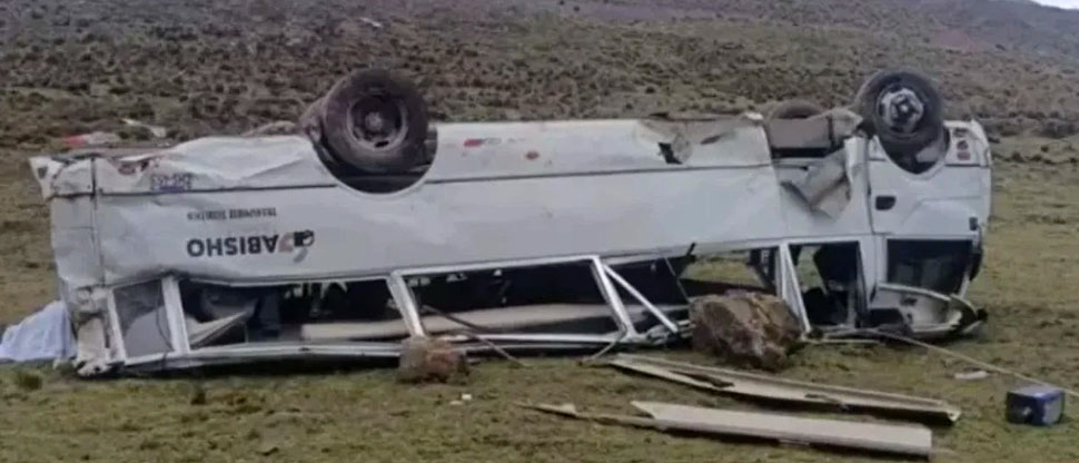 Tragedia en Perú: nueve turistas fallecen tras caer vehículo a un precipicio