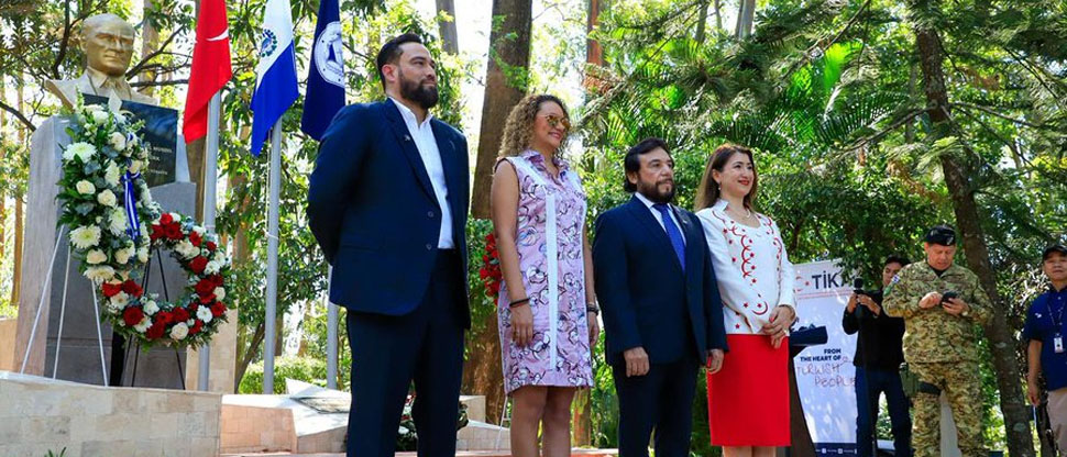 Vicepresidente Félix Ulloa participa en inauguración de la Plaza Türkiye
