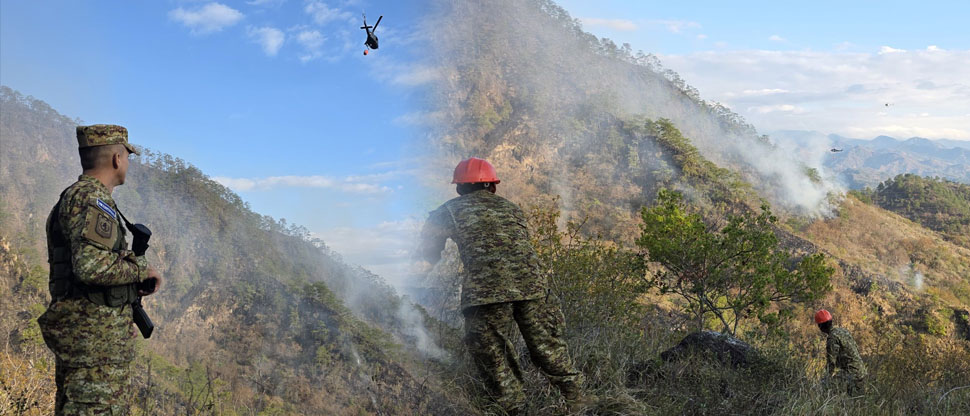 Fuerza Armada colabora en sofocar incendio forestal de gran magnitud en Chalatenango