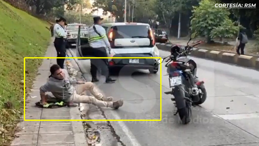 Motociclista resulta lesionado tras múltiple accidente en San Salvador
