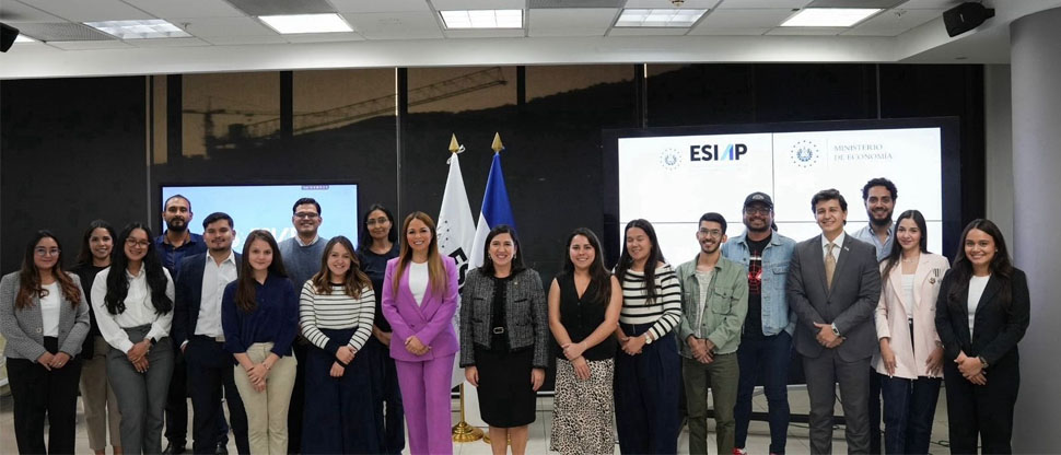 Estudiantes de la ESIAP escuchan masterclass sobre los desafíos y oportunidades de la gestión pública