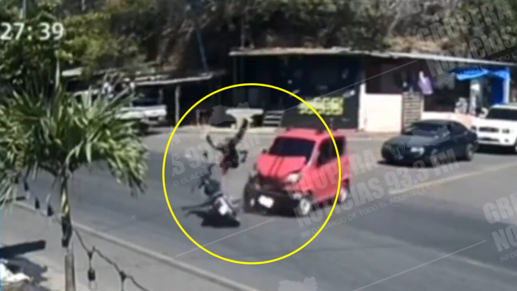 Conductor de mototaxi provoca grave accidente en Acajutla; un motociclista resultó lesionado