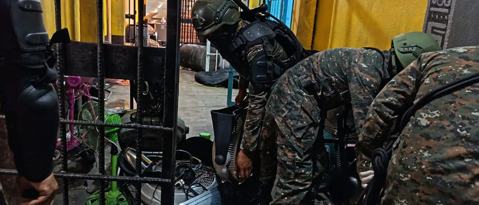 Encuentran cadáver de una mujer y antena de internet satelital en requisa en cárcel de Zacapa, Guatemala