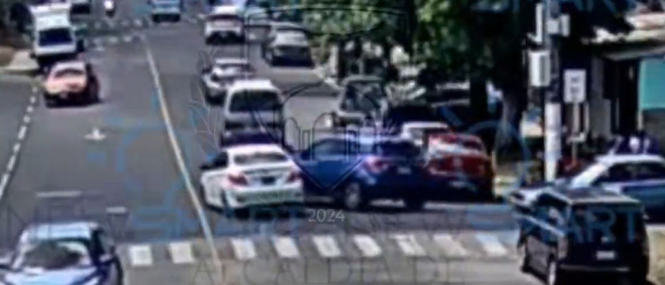 Cámaras de seguridad captan un nuevo accidente de tránsito en el distrito de Santa Tecla