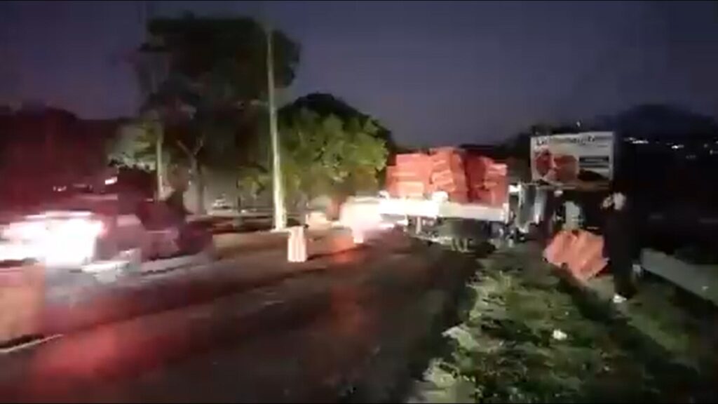 Camioncito de carga se accidenta en San Bartolo