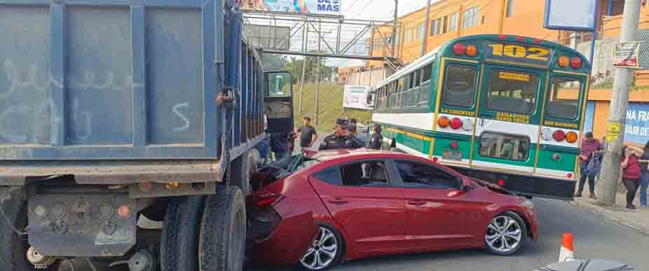 Reportan accidente en carretera al Puerto de La Libertad