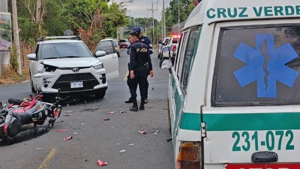 Motociclista resulta con múltiples lesiones tras ser embestido por camioneta en Opico