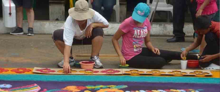 Invitan a salvadoreños en mega alfombra en el Centro Histórico de San Salvador