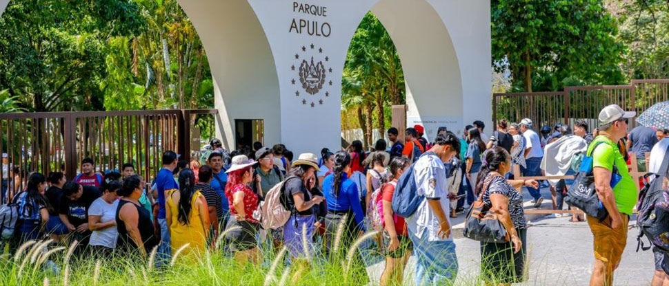 Turistas abarrotan el renovado Parque Recreativo Apulo