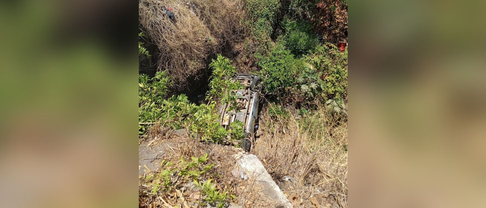 Conductor resulta lesionado tras caer al fondo de un barranco en la Carretera al Litoral