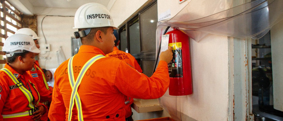 Bomberos realiza inspección en comercios para evitar incendios