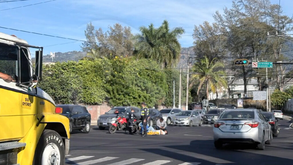Motociclista resulta lesionado en accidente sobre bulevar Los Héroes