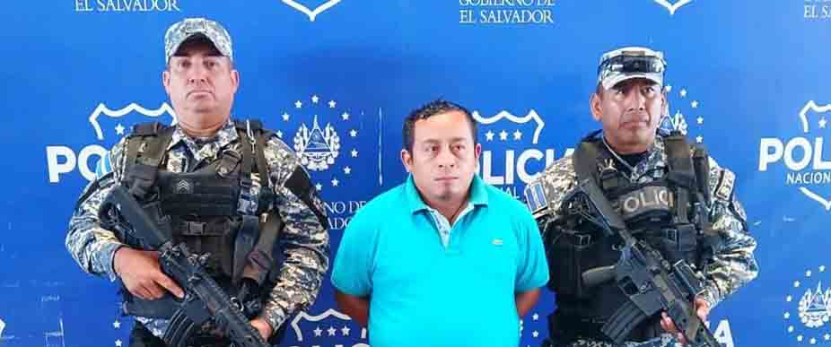 Arrestan a sujeto por atacar a su pareja con una botella de vidrio