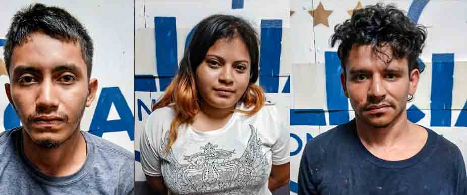 Arrestan a borrachos por hacer desordenes en un mesón y quemar una motocicleta