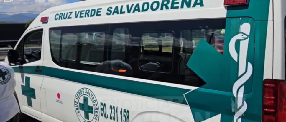 Embajada de Japón en El Salvador hace donativo de tres ambulancias a Cruz Verde