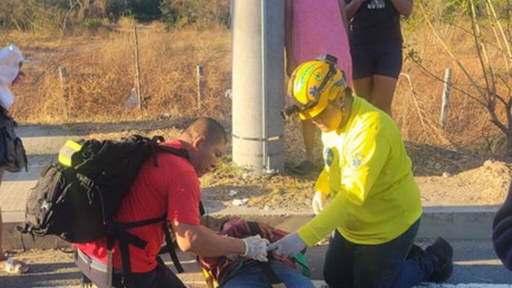 Reportan dos personas lesionadas tras percance vial en Rosario de la Paz