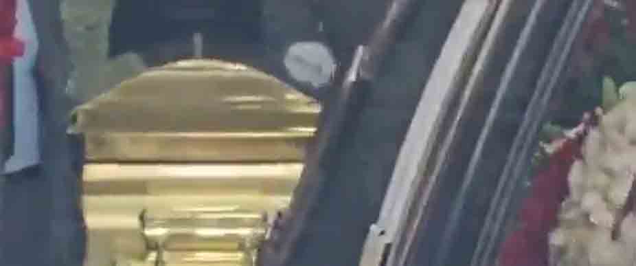 MÉXICO: en un féretro bañado de oro fue traslado el cuerpo de El Mencho