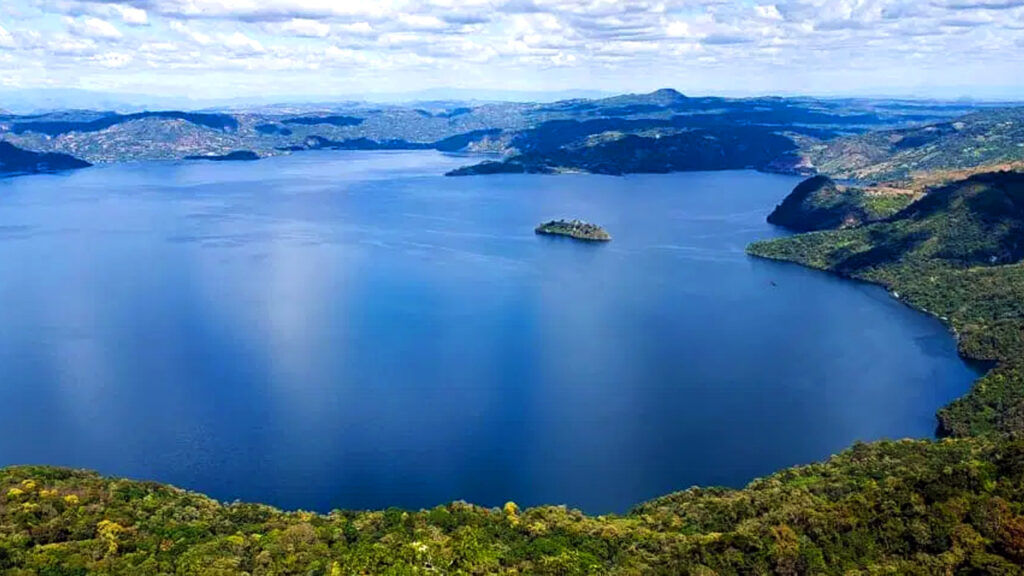 Hoy se celebra el Día Nacional del Lago de Ilopango