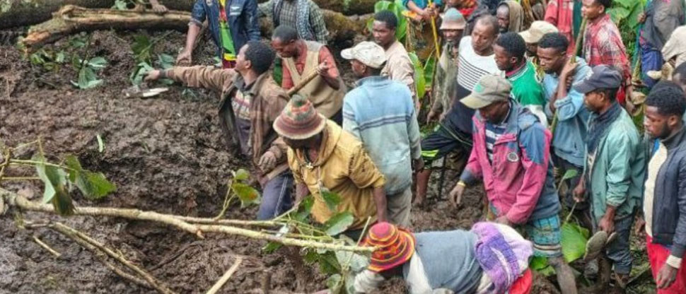 Indonesia: deslizamiento de tierra deja al menos 64 personas fallecidas