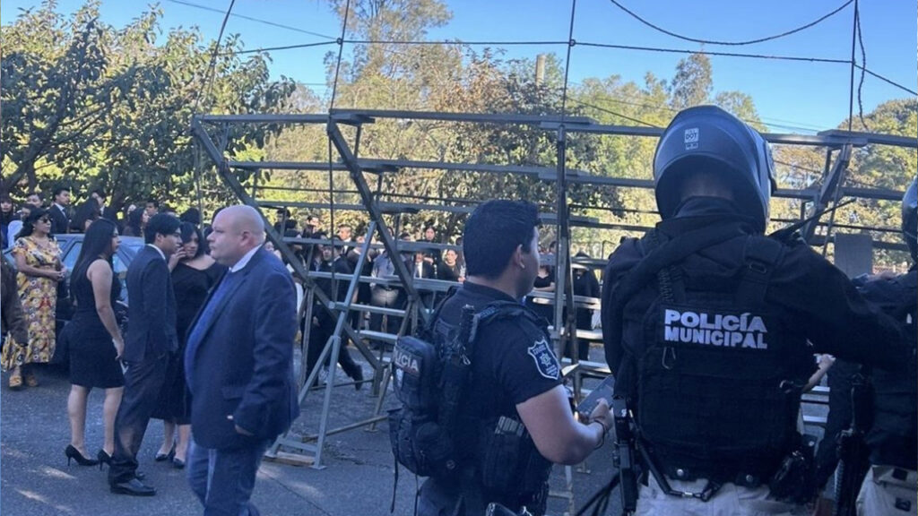 Vuelve a ocurrir: varios estudiantes resultan lesionados tras desplome de tarima en Veracruz