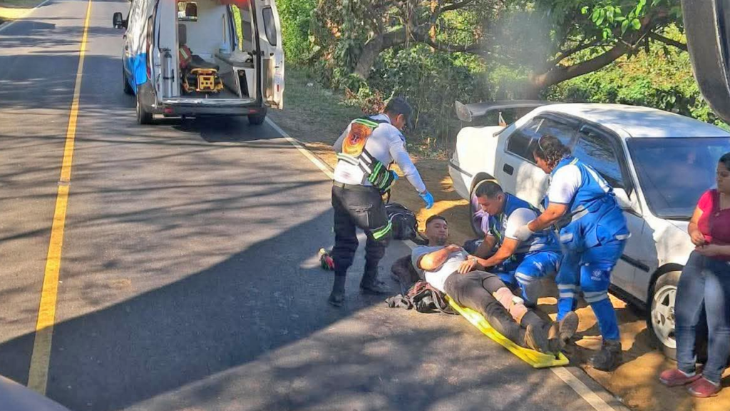 Trasladan de emergencia a motociclista que se accidentó en vía Los Naranjos  