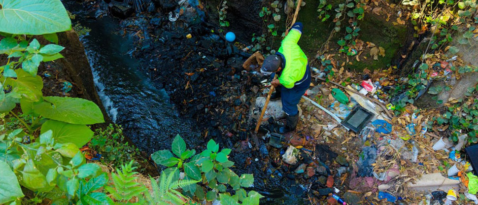 Realizan limpieza de quebradas ante la llegada del invierno