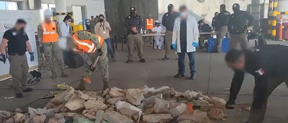 México: autoridades aduaneras de Veracruz descubren droga dentro de piedras de lajas
