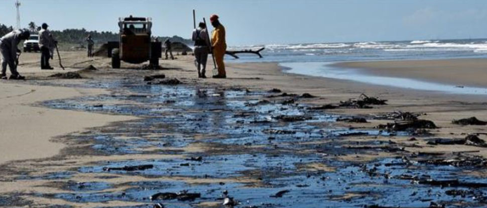 México: derrame de petróleo afecta las costas de Tabasco y el sur de Veracruz