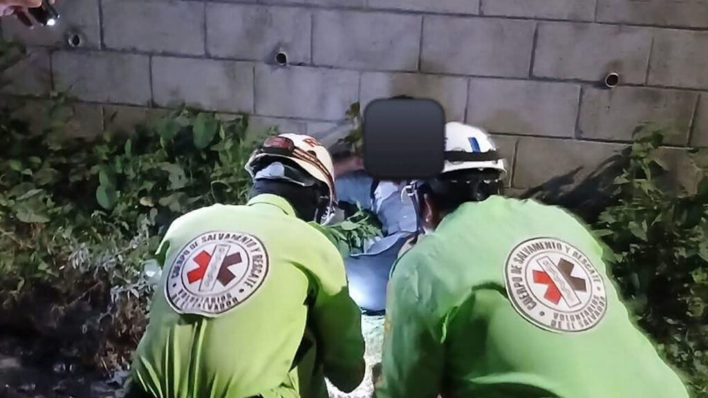 Motociclista sufre grave fractura por no atropellar a un perro en Cojutepeque
