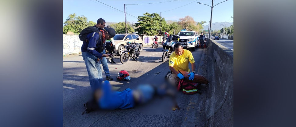 Motociclista resulta lesionado tras sufrir un accidente de tránsito