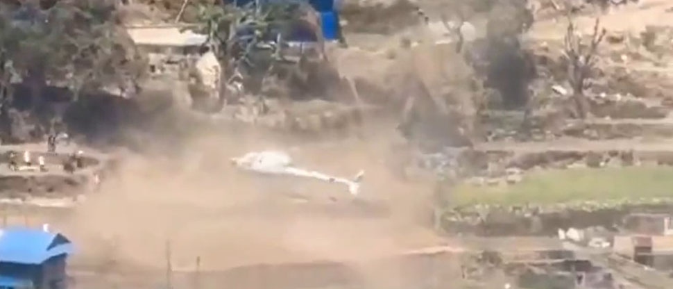 Nepal: captan instante que se estrella un helicóptero