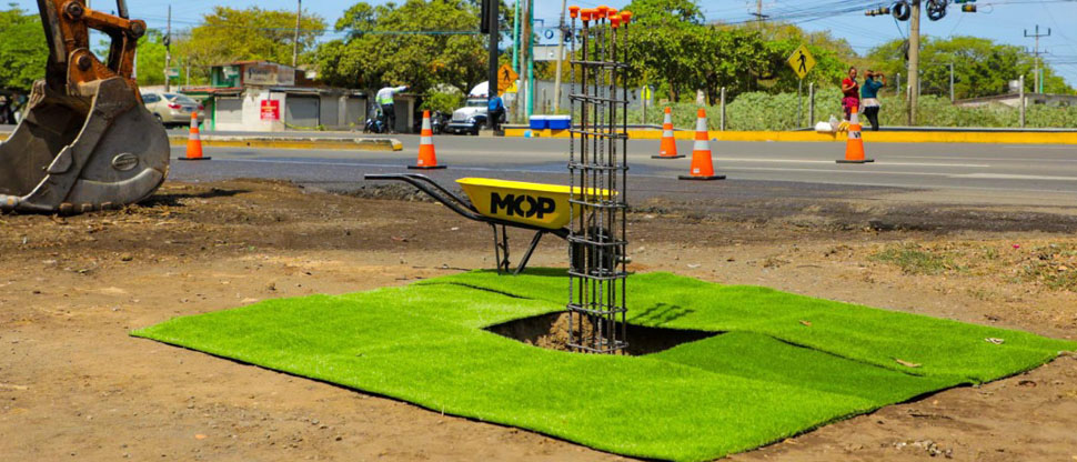 Colocan primera piedra para la construcción del paso a desnivel en Acajutla