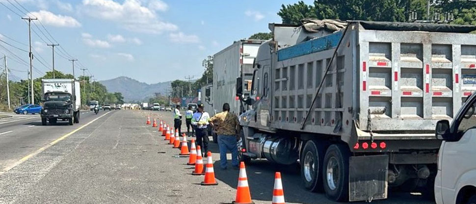VMT restringe el tránsito al transporte de carga mayor a 10 toneladas en varias carreteras