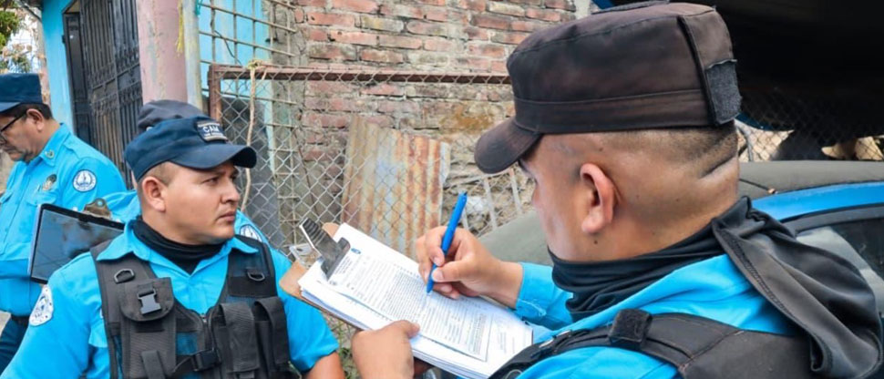 Sancionan a ciudadanos que obstaculizaban aceras en Ciudad Delgado