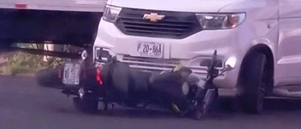 Imprudencia al volante deja un motociclista lesionado en Santa Ana