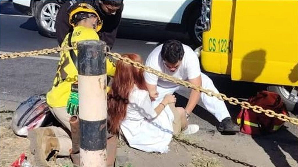 Señorita es atropellada por un microbús en Ilopango