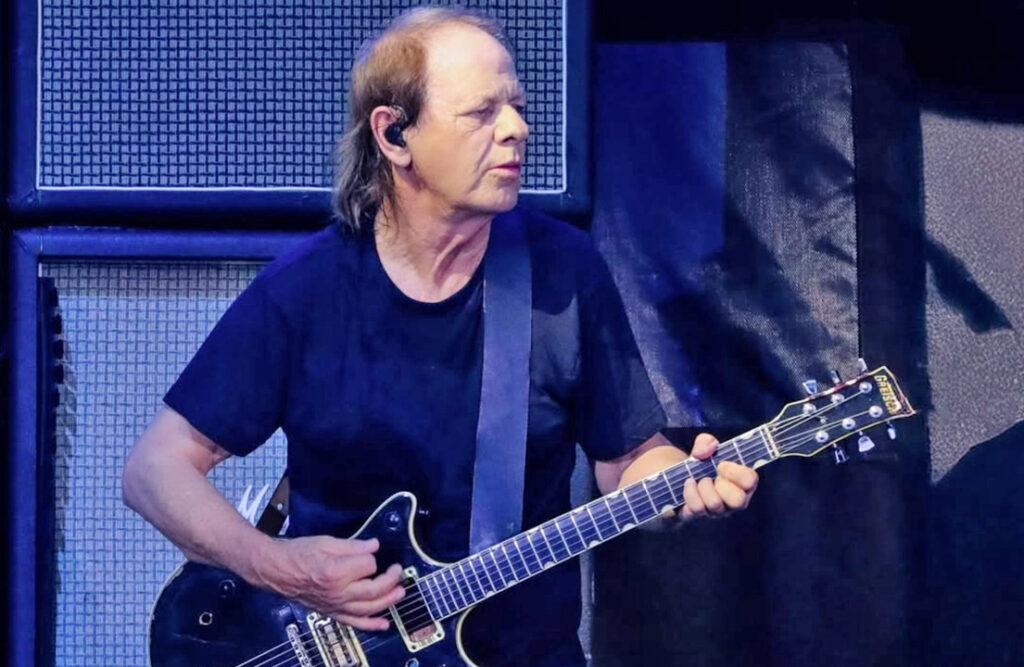 Guitarrista de AC/DC es internado en un hospital de Buenos Aires, Argentina