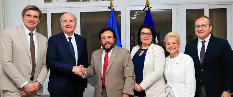 Vicepresidente Ulloa aborda con senadores franceses cooperación e inversión en El Salvador