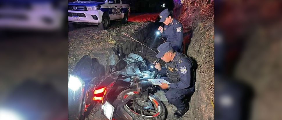 Joven motociclista pierde la vida tras accidentarse en carretera a Suchitoto