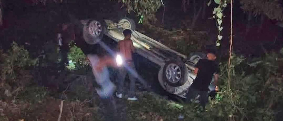 Vehículo cae a un barranco y deja tres lesionados en Cuscatlán