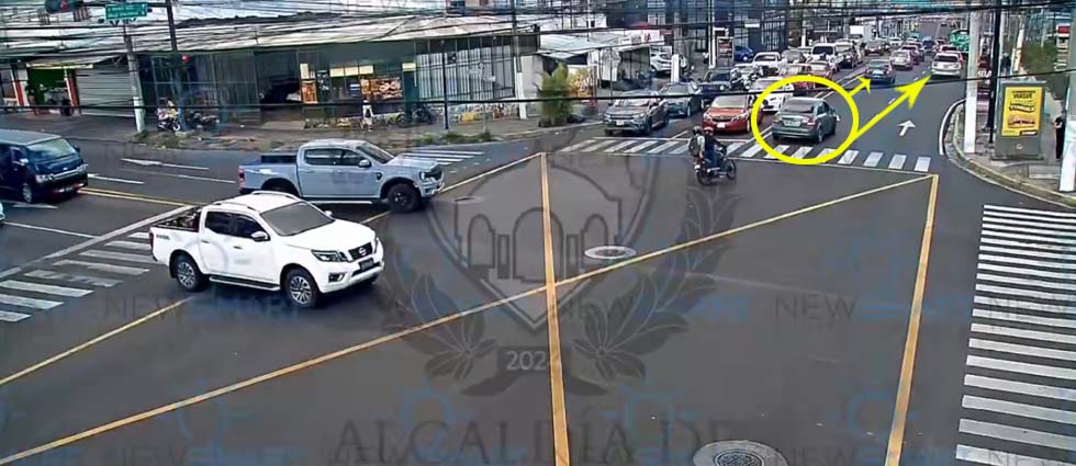 Captan choque provocado por distraído conductor en Santa Tecla