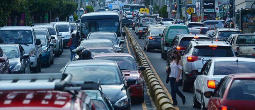 45 % de 2 millones de autos registrados circulan en la zona central de El Salvador
